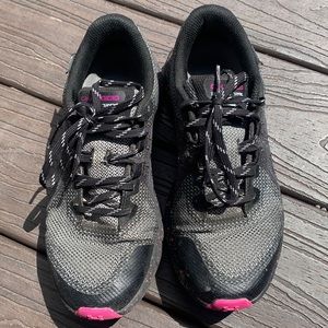 Under Armour Women's Charged Bandit Trail Waterproof Trail Running Shoes